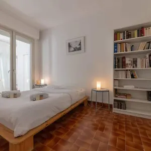 Grand Lumineux Pour 2 A 4 Personnes A Intra-muros Wifi Gratuit Apartment