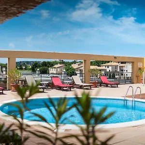 4* מלון Grand
