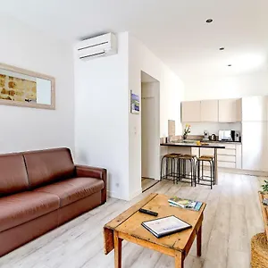 Apartamento Et Entre Le Pont D Et Le Palais Des Papes, Aviñón